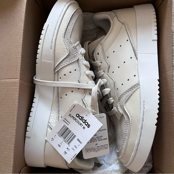 BNWT Adidas Originals classic sneakers - size 8.5 - Picture 1 of 5